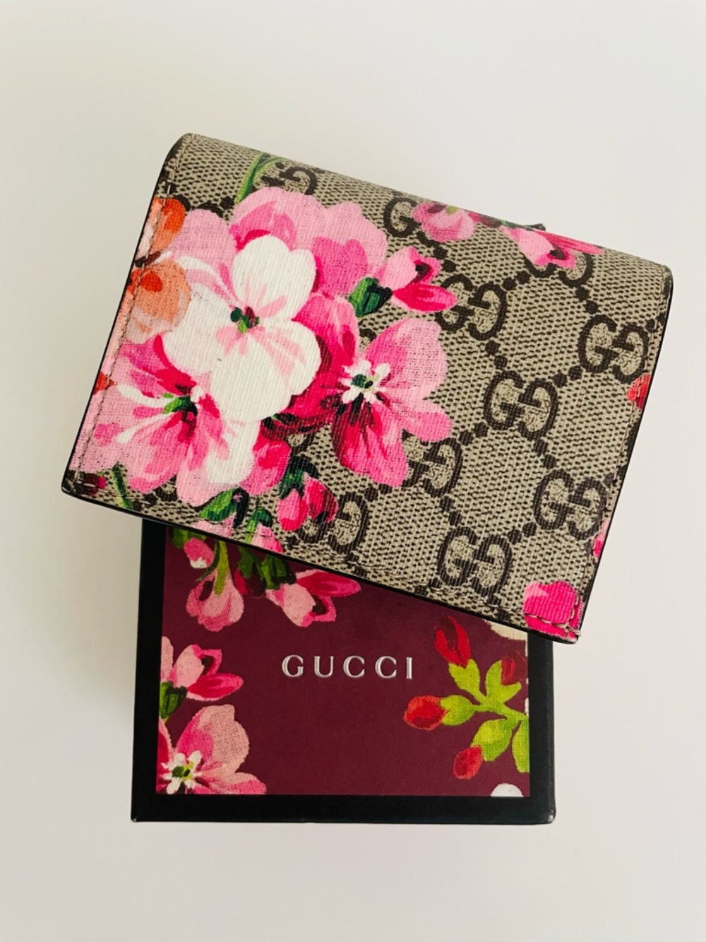 Gucci Beige GG Supreme Monogram Blooms Small Wallet with Pink Floral Print